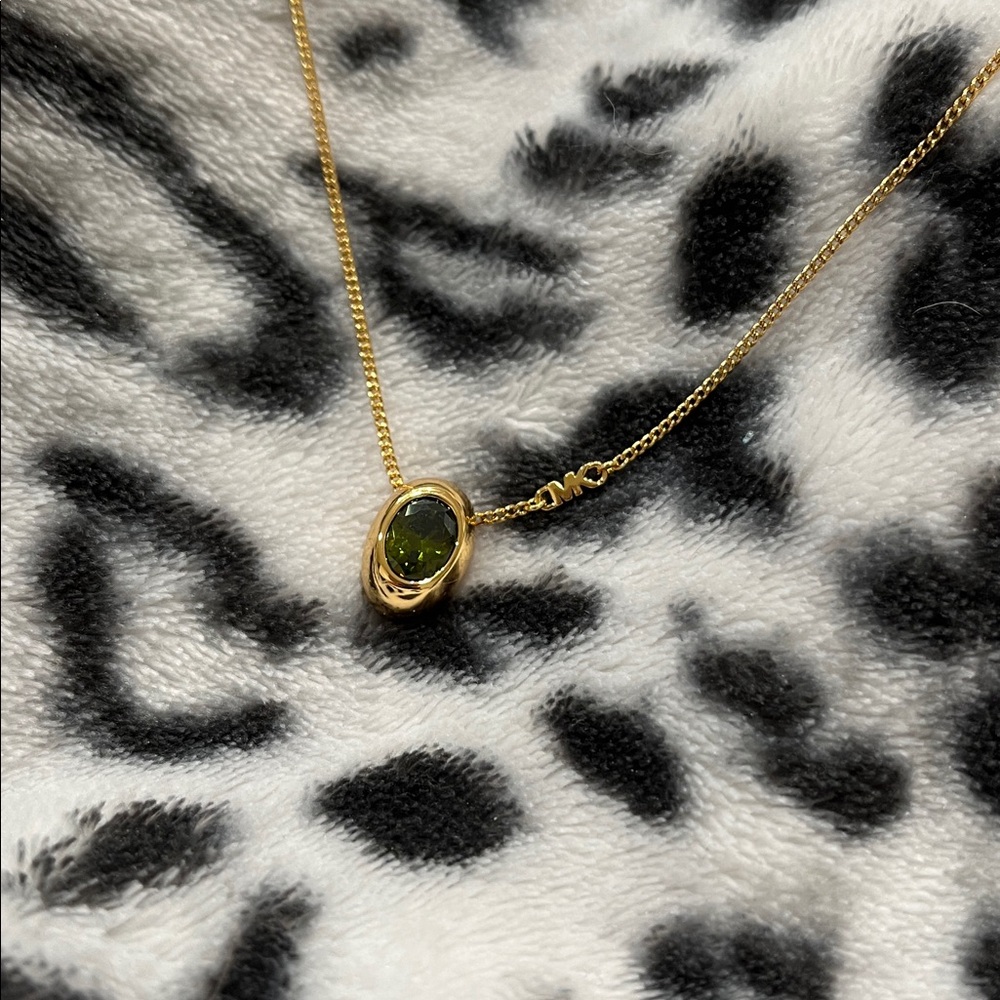 NEW!! Michael Kors Gold-Tone Peridot Oval Stone Pendant Necklace - Picture 8 of 9